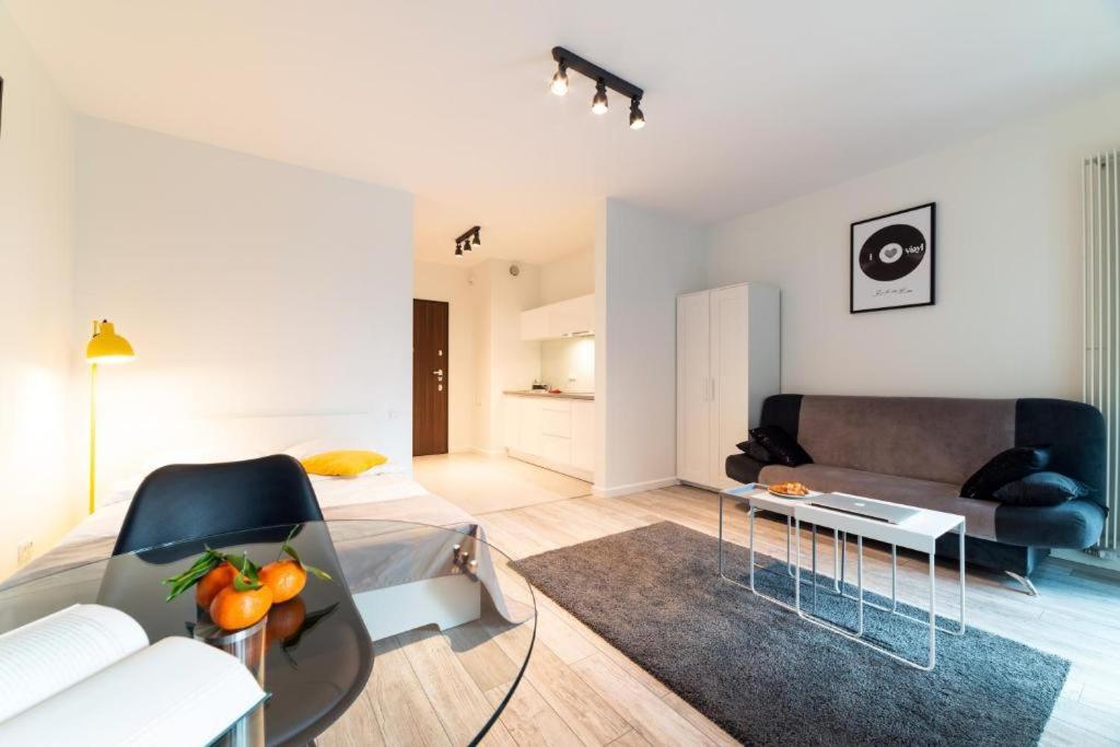 Warsaw Night Apartments Menica Residence ภายนอก รูปภาพ