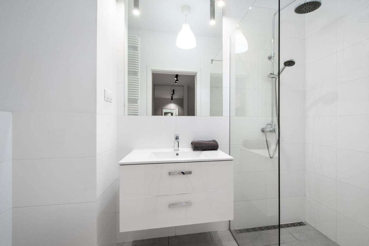 Warsaw Night Apartments Menica Residence ภายนอก รูปภาพ