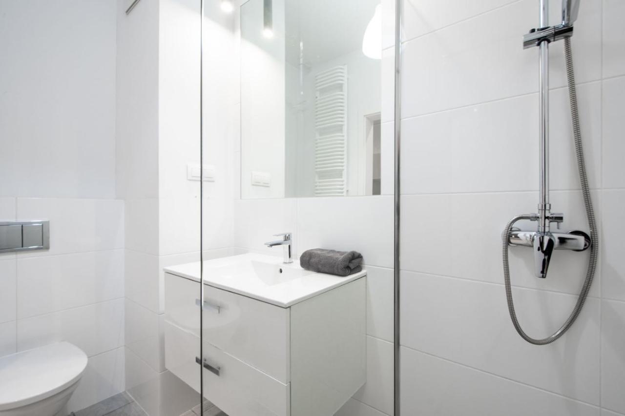 Warsaw Night Apartments Menica Residence ภายนอก รูปภาพ